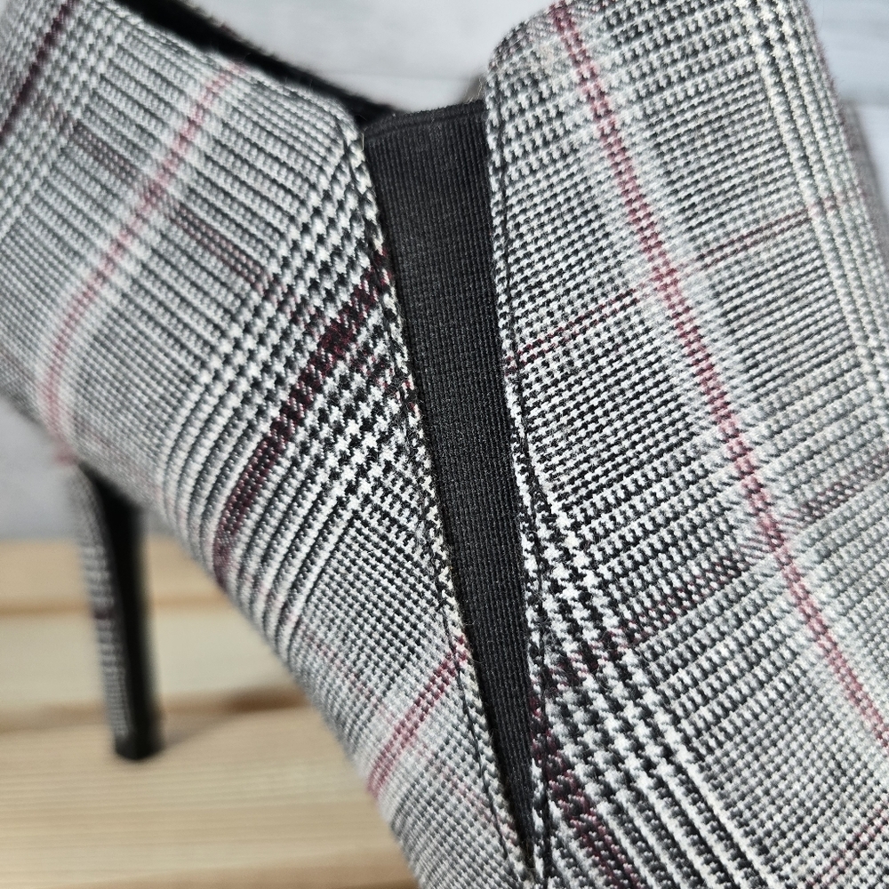 Le Chateau Plaid Slip On Ankle Boots Womens Size 39 - Picture 15 of 15
